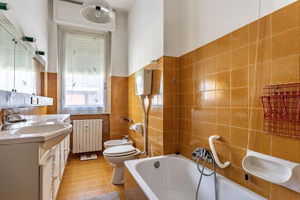 Attico Montiglio - Panorama-Wifi Apartman Collebeato Kültér fotó